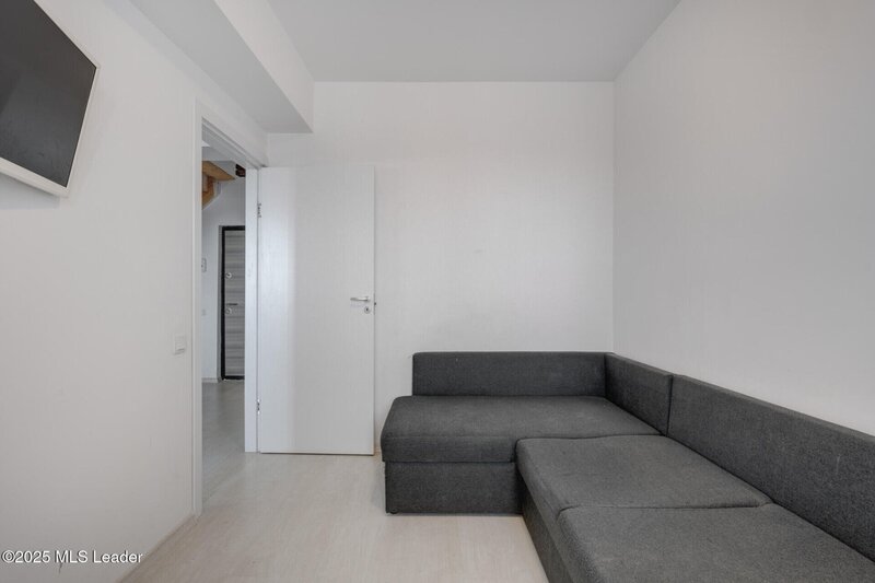 Bragadiru, apartament unic cu etaj, baie matrimoniala si balcon generos