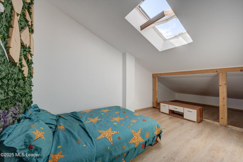 Bragadiru, apartament unic cu etaj, baie matrimoniala si balcon generos