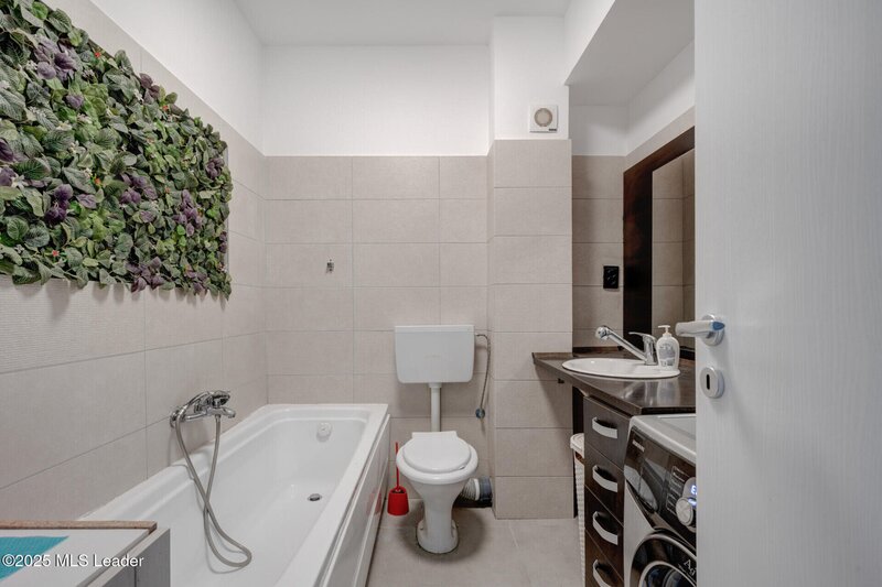 Bragadiru, apartament unic cu etaj, baie matrimoniala si balcon generos