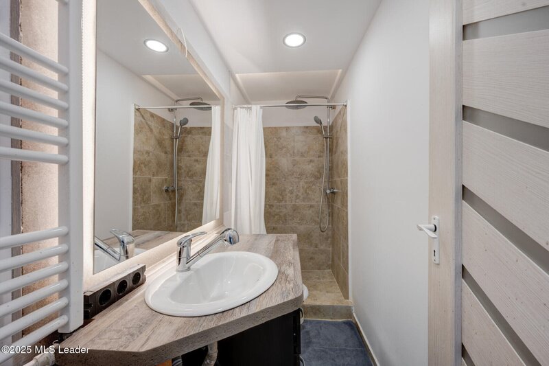 Bragadiru, apartament unic cu etaj, baie matrimoniala si balcon generos